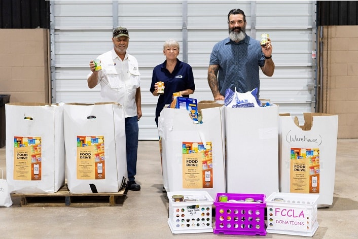 Mobile Modular’s Pasadena, TX team participates in the annual food drive #GetInvolved